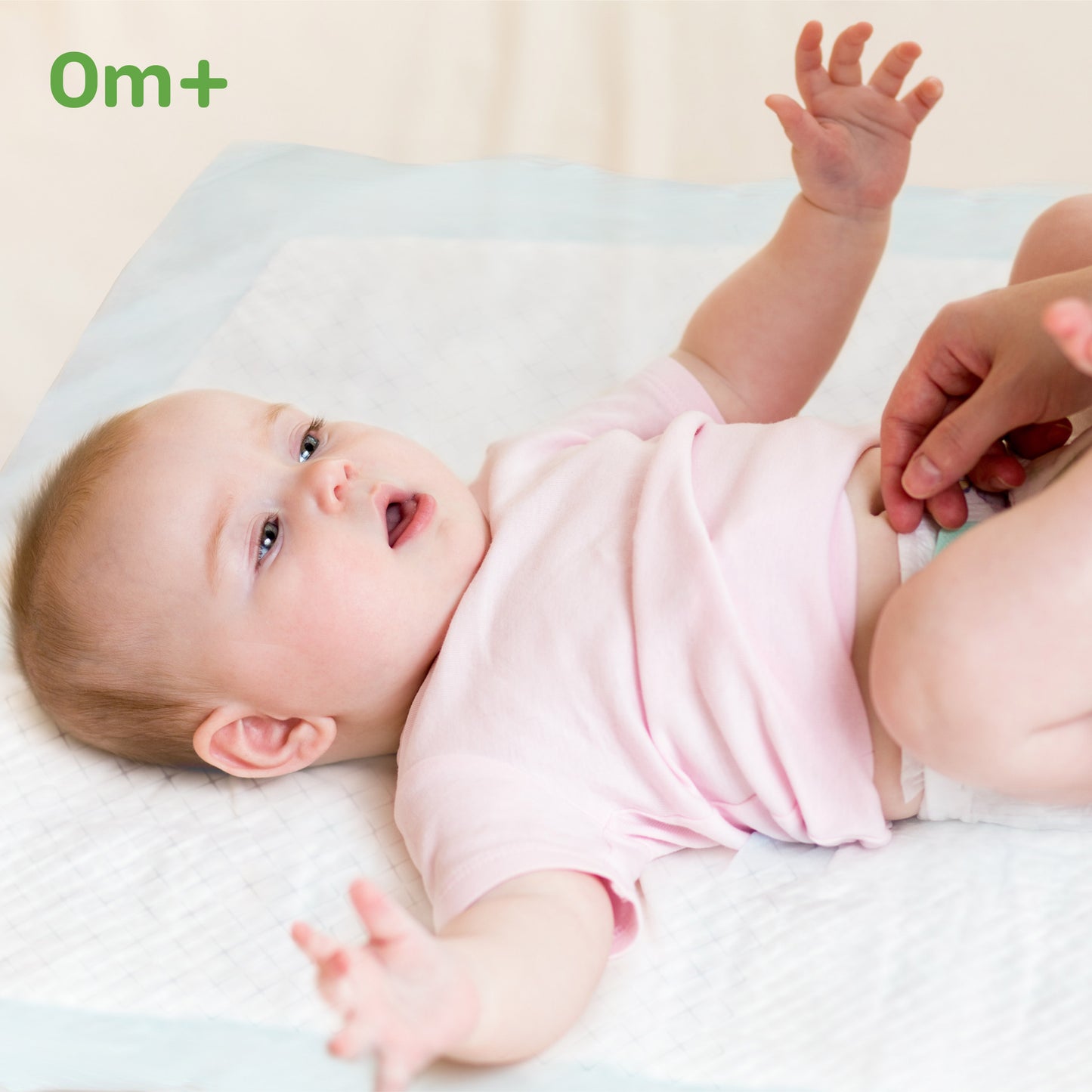 MOON Moses Basket - Honey Bear / MOON Organic Cellular Blanket (75 x 100 CM, Cream) / MOON Disposable Under Pads (45 x 60 cm)