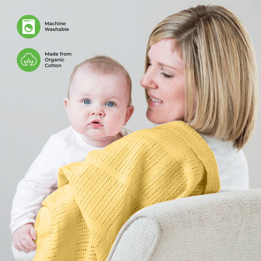 MOON Moses Basket - Honey Bear / MOON Organic Cellular Blanket (75 x 100 CM, Cream) / MOON Disposable Under Pads (45 x 60 cm)